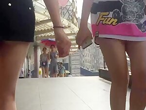 Z先生街拍抄底裙底偷拍系列4